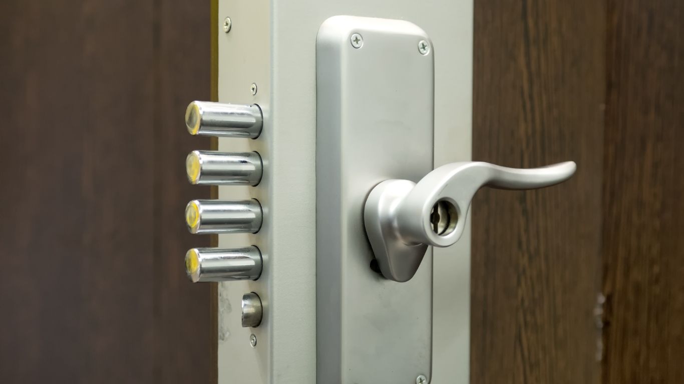 3 puntssluiting kunststof deur