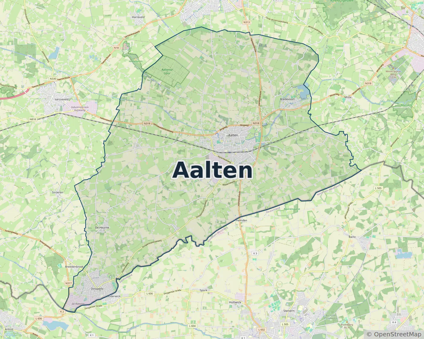 Slotenmaker uit Aalten opent een klemmende voordeur met gereedschap